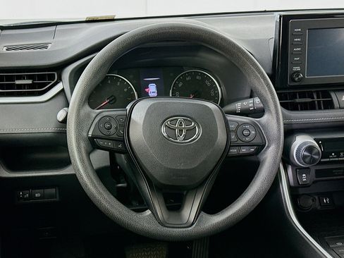 Used 2019 Toyota RAV4 LE image 18