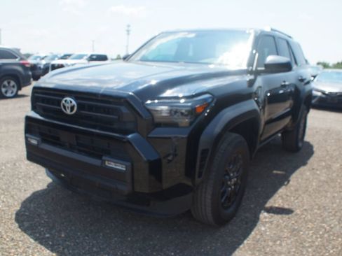 Used 2025 Toyota 4Runner SR5 RWD image 5