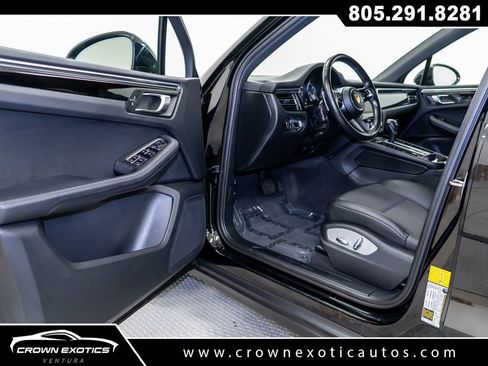 Used 2023 Porsche Macan Turbo image 25