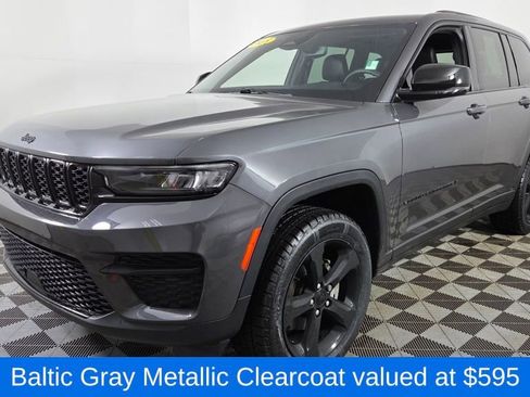 Used 2023 Jeep Grand Cherokee Altitude image 3