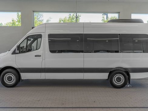 Used 2025 Mercedes-Benz Sprinter 2500 image 2