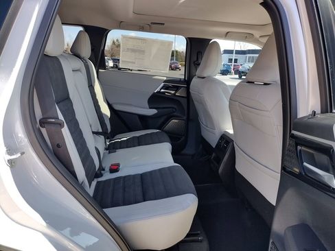 New 2026 Mitsubishi Outlander SE AWD/4WD image 11