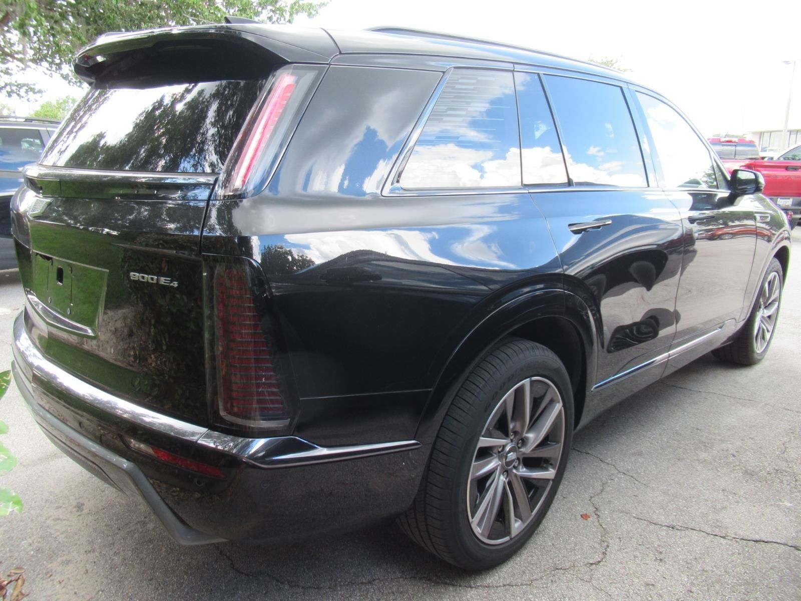 Used 2026 Cadillac Vistiq Sport w/ LPO, Floor Liner Package AWD/4WD image 7