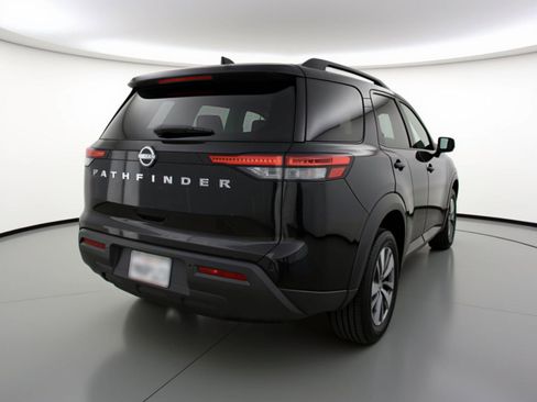 Used 2025 Nissan Pathfinder SV image 9