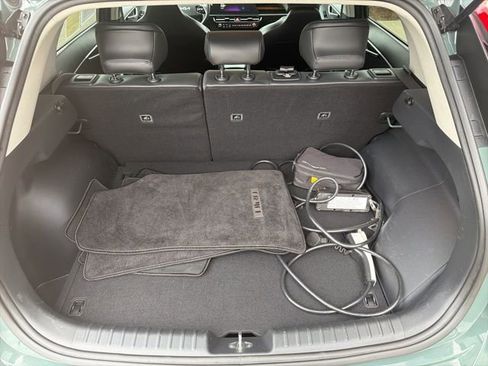 Used 2023 Kia Niro EX w/ EX Cold Weather Package FWD image 8