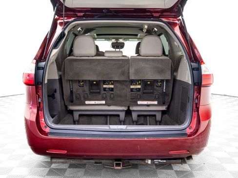 Used 2015 Toyota Sienna XLE image 30