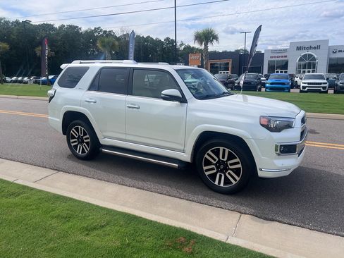 Used 2022 Toyota 4Runner Limited AWD/4WD image 3
