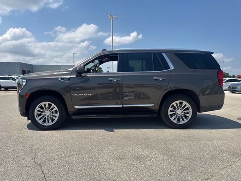 Used 2021 GMC Yukon SLT w/ SLT Premium Package AWD/4WD image 4
