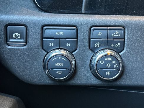 Used 2025 GMC Sierra 1500 SLT AWD/4WD image 31
