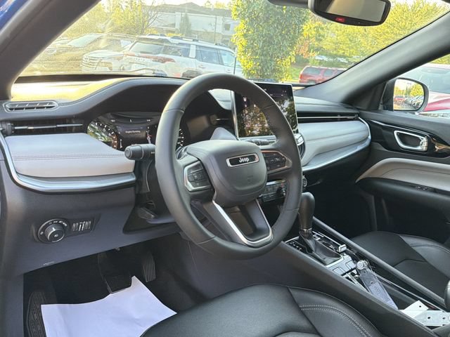 Used 2025 Jeep Compass Limited AWD/4WD image 7