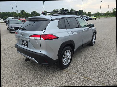 Used 2022 Toyota Corolla Cross LE AWD/4WD image 4