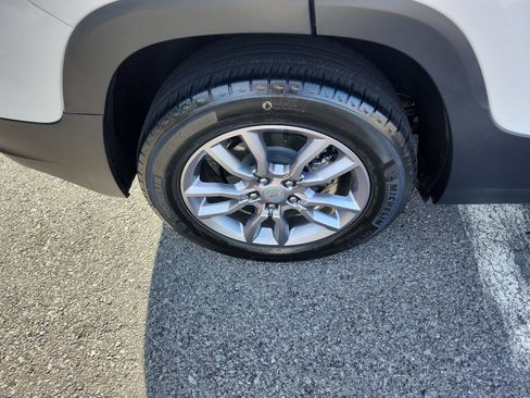 Certified 2023 GMC Terrain SLT image 6