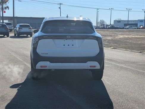 Used 2025 Nissan Kicks S image 4