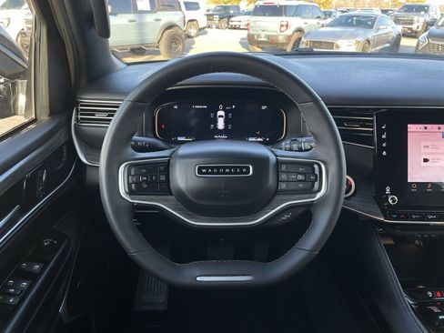 Used 2024 Jeep Wagoneer Series III image 14