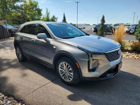 Used 2025 Cadillac XT4 Premium Luxury image 7