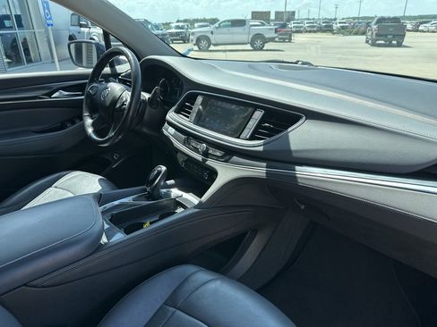 Used 2018 Buick Enclave Essence FWD image 35