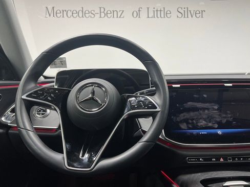 Used 2025 Mercedes-Benz E 350 4MATIC Sedan image 31