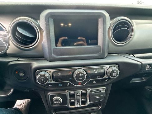 Used 2023 Jeep Wrangler Unlimited AWD/4WD image 16