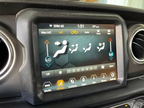 Used 2022 Jeep Gladiator Rubicon AWD/4WD image 32