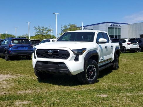 Used 2025 Toyota Tacoma TRD Off-Road AWD/4WD image 28