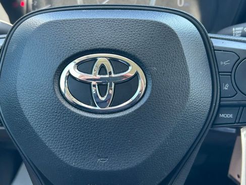 Used 2022 Toyota Corolla LE FWD image 32