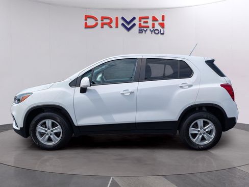 Used 2022 Chevrolet Trax LS w/ Tint and Cruise Package AWD/4WD image 2