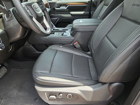 Used 2025 GMC Sierra 3500 Denali w/ Technology Package AWD/4WD image 13