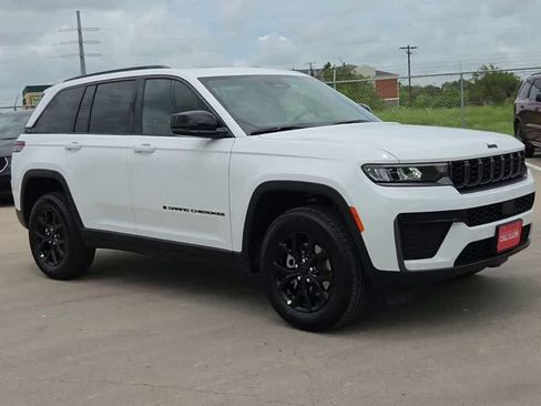 New 2026 Jeep Grand Cherokee Altitude RWD image 2