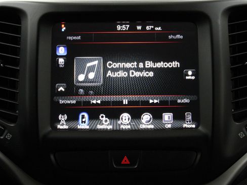 Used 2018 Jeep Cherokee Latitude Plus FWD image 22