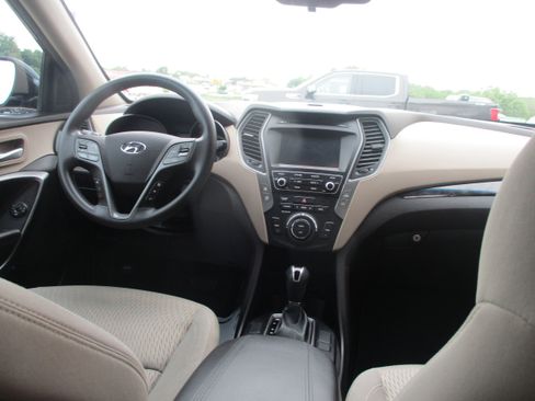 Used 2017 Hyundai Santa Fe Sport FWD image 17
