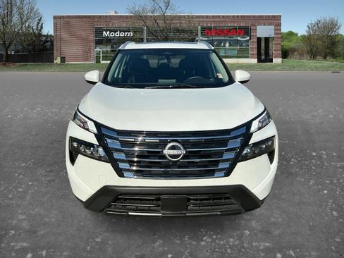 Certified 2024 Nissan Rogue SV w/ SV Premium Package FWD image 6
