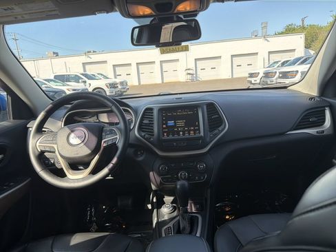 Used 2018 Jeep Cherokee Limited w/ High Altitude Package AWD/4WD image 18