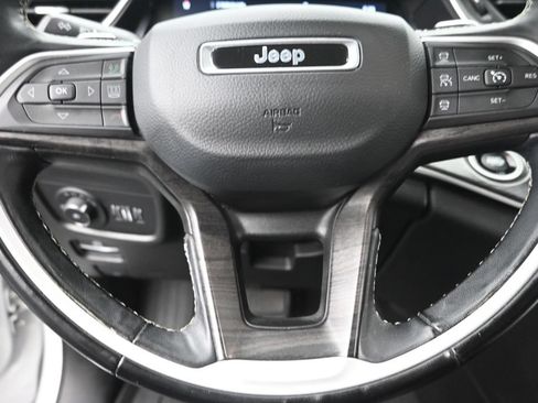 Used 2022 Jeep Grand Cherokee L Limited AWD/4WD image 19