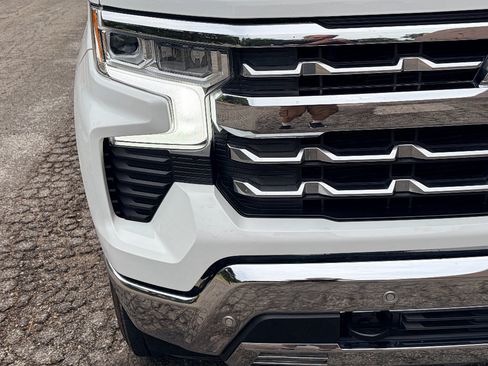 Used 2023 Chevrolet Silverado 1500 LTZ w/ LTZ Convenience Package II AWD/4WD image 37