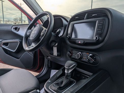 Used 2023 Kia Soul LX w/ LX Technology Package image 19