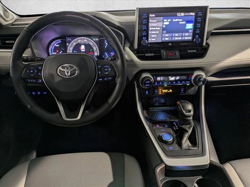 Used 2020 Toyota RAV4 Limited image 24