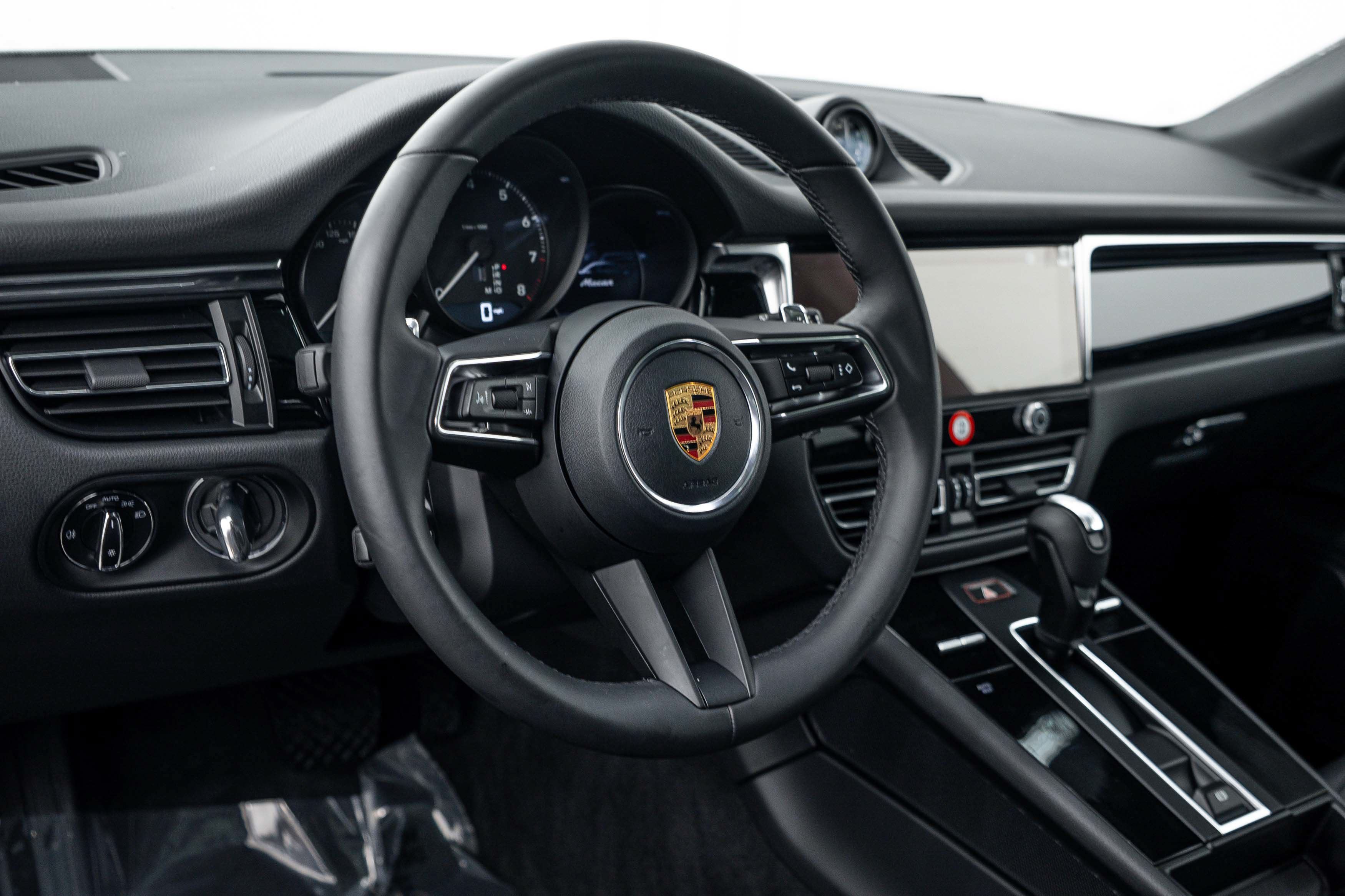 Certified 2026 Porsche Macan AWD/4WD image 14