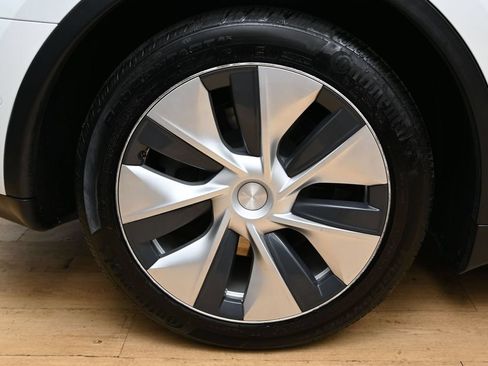 Used 2020 Tesla Model Y Long Range AWD/4WD image 24