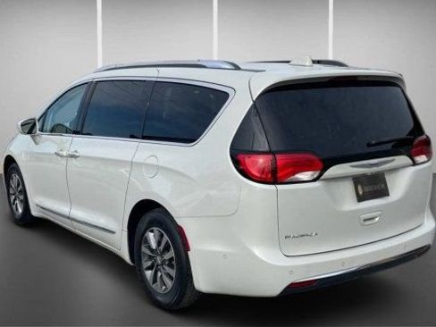 Used 2020 Chrysler Pacifica Touring-L Plus image 5