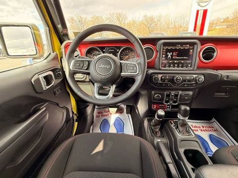 Used 2023 Jeep Gladiator Rubicon w/ Cold Weather Group image 23