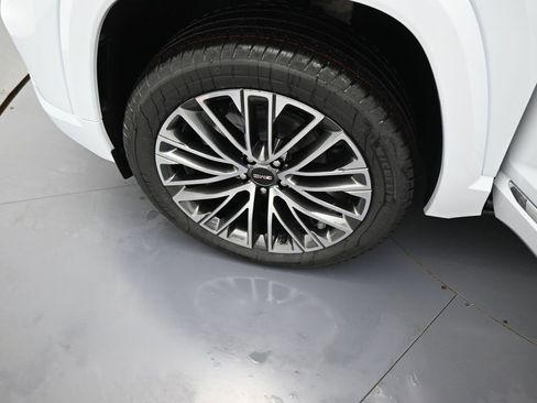 New 2026 GMC Terrain Denali w/ LPO, Black Badging Package image 8