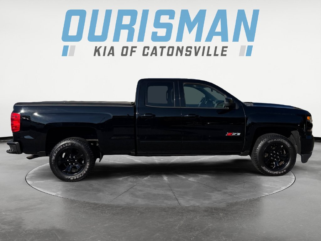 Used 2018 Chevrolet Silverado 1500 LT w/ Midnight Edition AWD/4WD image 7
