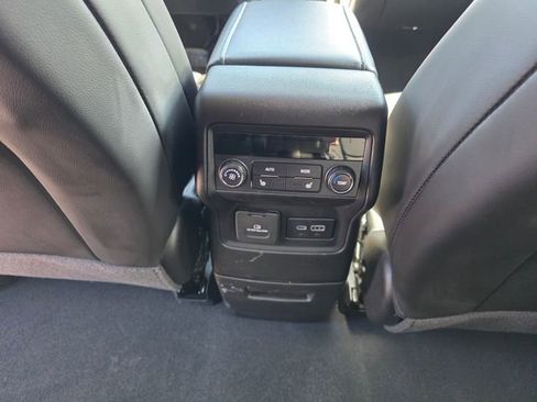 Used 2023 GMC Acadia SLT w/ Technology Package image 19