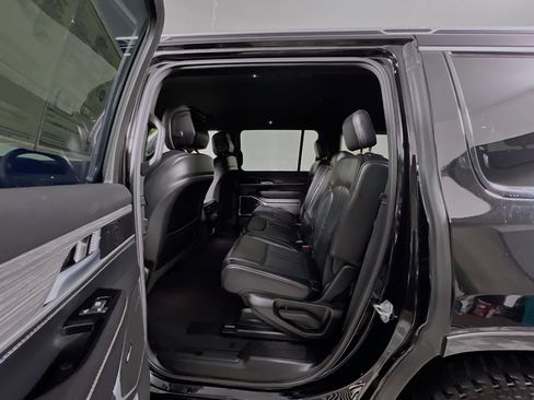 Used 2022 Jeep Wagoneer Series II image 29