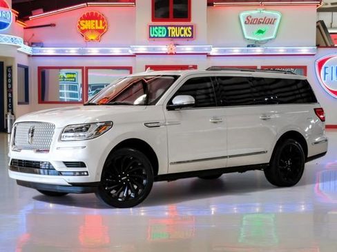 Used 2020 Lincoln Navigator L Reserve w/ Equipment Group 208A Reserve image 2