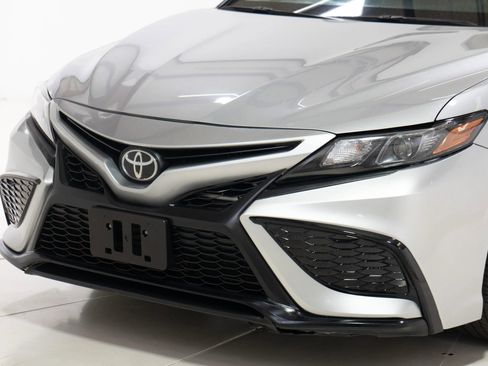 Used 2022 Toyota Camry SE image 10