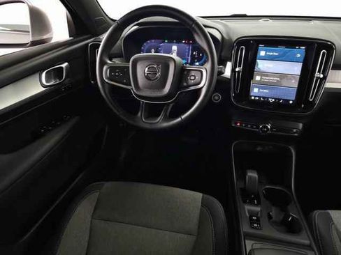 Used 2025 Volvo XC40 B5 Core image 20