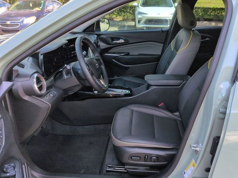 Used 2025 Chevrolet Trax ACTIV w/ Driver Confidence Package FWD image 19
