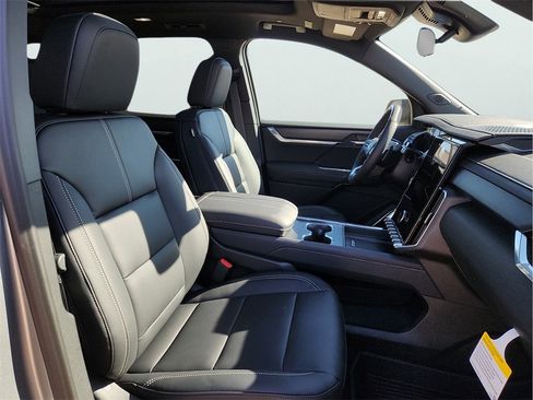 New 2026 GMC Acadia Elevation image 20