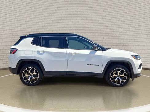 Used 2025 Jeep Compass Limited AWD/4WD image 4